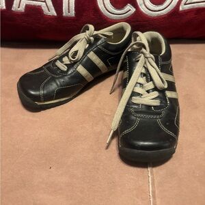 Vintage Steve Madden Black and Tan Sneakers